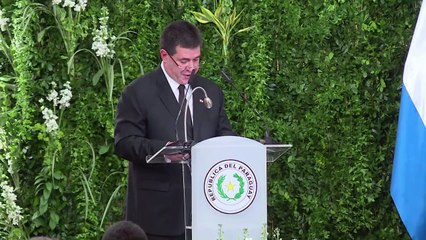 Horacio Cartes recibe al Papa