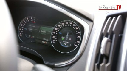 La vitesse de cette voiture s'adapte aux panneaux de limitation