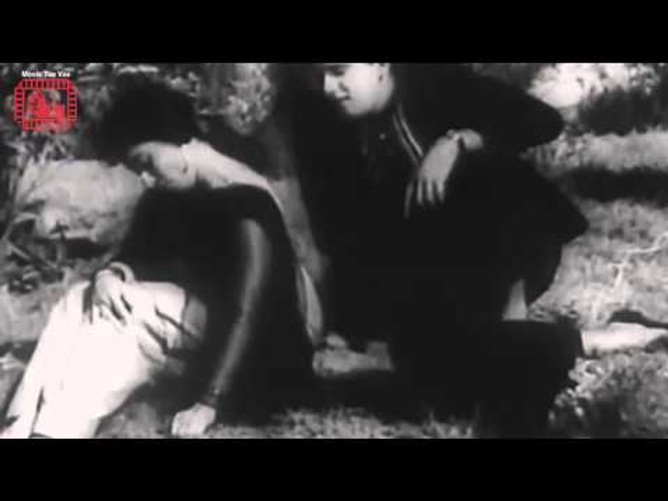 Apne Huye Paraye | Romantic Scene | Shankar Romances Rekha |  Manoj Kumar - Mala Sinha