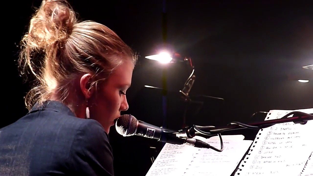 Trixie Whitley - I can't stand the rain / Pieces @ Gent Jazz 2010