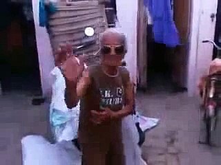 old women funny dance