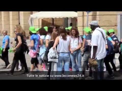 Scuole chiuse e proteste da Lecce e dall'Italia, Tg 5 Maggio 2015