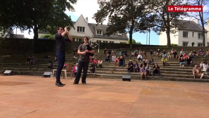 Brodeuses. Ça sonne à Pont-l'Abbé !