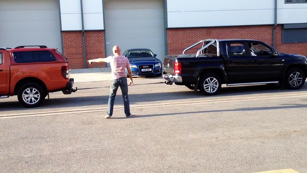 4x4 tug of war Ford Ranger vs VW Amarok