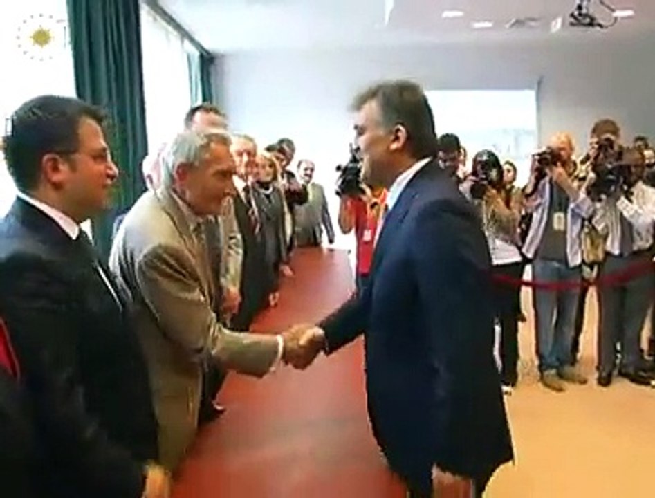 Cumhurbaşkanı Gül, Varşova'da Vistula Üniversitesi'ni ziyaret etti