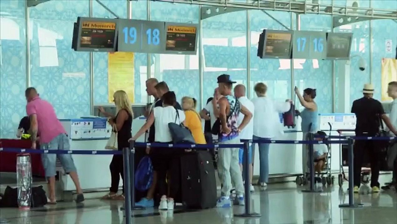 Tunisie: les touristes britanniques quittent le pays après les recommandations de Londres