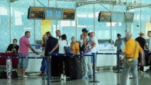 Tunisie: les touristes britanniques quittent le pays après les recommandations de Londres
