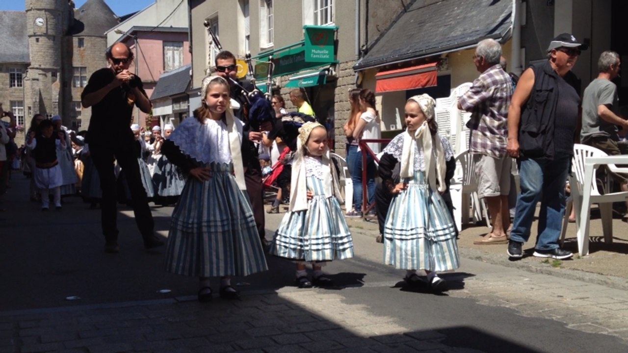 Fête des Brodeuses : le défilé des enfants