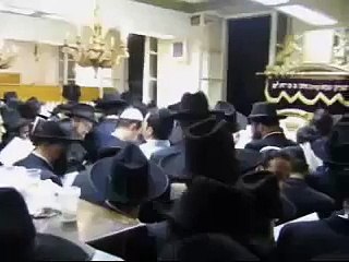 Slichos in the Rebbes Shul in Paris by rabbi Shmuel Azimov