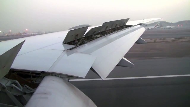 Landing Boeing 777-300ER at Dubai intl. Airport Emirates Airlines (A6-EGN)