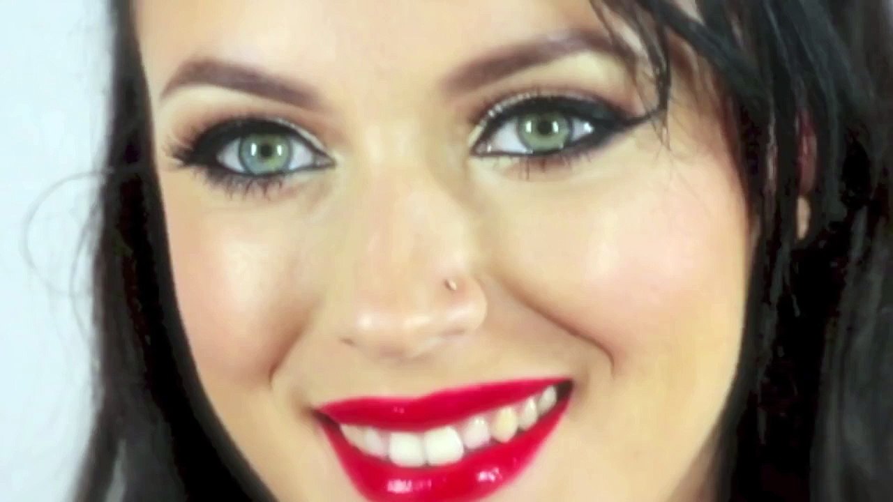 Neutral eye and red lip makeup tutorial