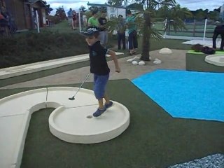Adrien le 11 juillet 2015 mini golf Mérignac