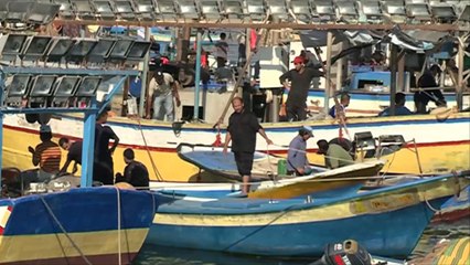 الاقتصاد والناس- صيادو غزة يبحرون على أمل فيلاحَقون بالنار