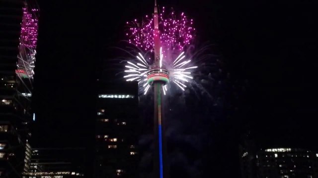 Feu d'artifice à la CN Tower