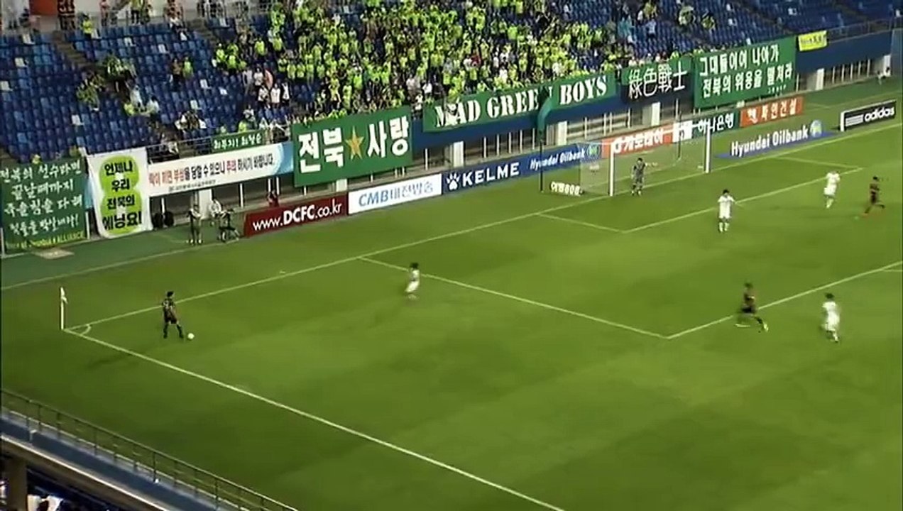 18-year-old Hwang scores top-corner stunner