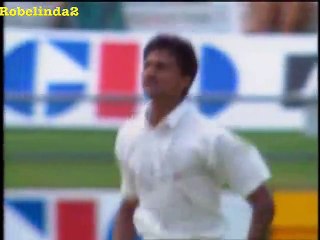 Javagal Srinath 1ST TEST WICKET on TEST DEBUT vs Australia