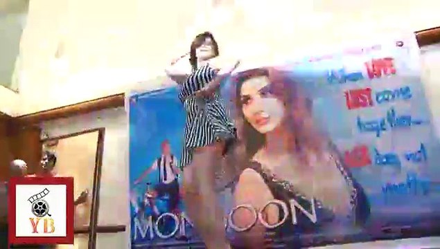 Check out Stunning Babe Divya Kumar's Hot & Juicy Legs While Dancing