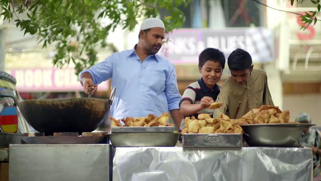 Each Ramazan millions of samosas, pakoras & jalebis are sold by roadside vendors