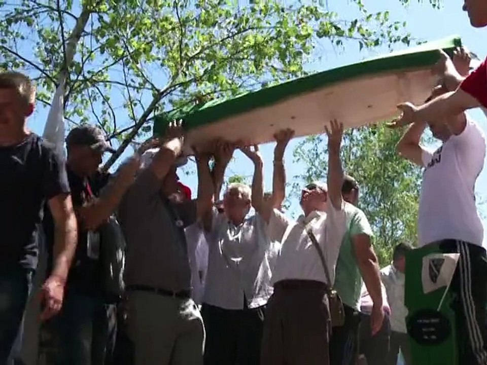 Srebrenica: la Bosnie condamne les violences contre le Premier ministre serbe