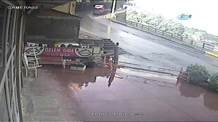 TIR, apartmana böyle daldı