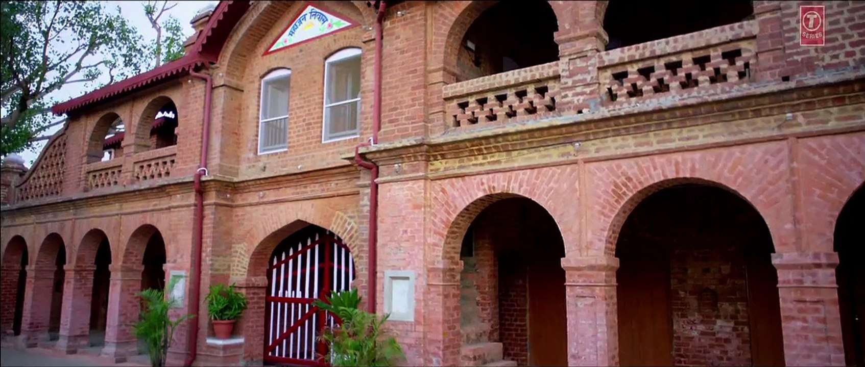 Baankey ki Crazy Baraat HD Trailer [2015] - Raajpal Yadav, Sanjay Mishra