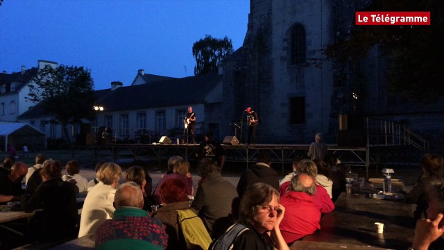 Pont-l'Abbé. Brodeuses : Monsieur William a ouvert la soirée