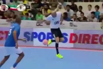 Superbe contrôle-roulette de Zidane en futsal!