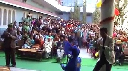 Chote Bache Da Jazzy B De Song Te School Ch Bhangra Dekho