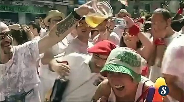 Pampelune party goes wrong - violent punch in the face