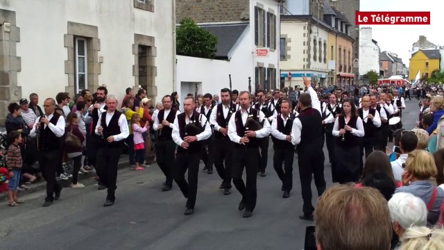 Pont-l'Abbé. Le défilé des Brodeuses anime le centre-ville