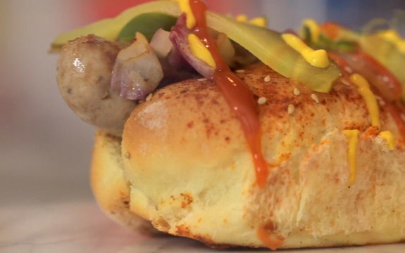 Comment préparer un hot-dog gourmet en quelques minutes