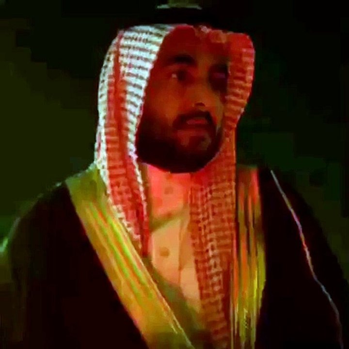 قاعد فوق اشارة ويقلكم شعرر