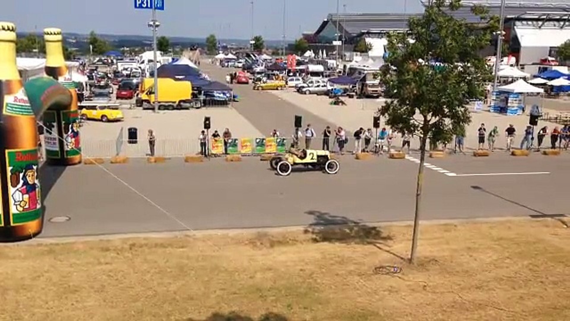 ⁣Tesla meet Retro Race