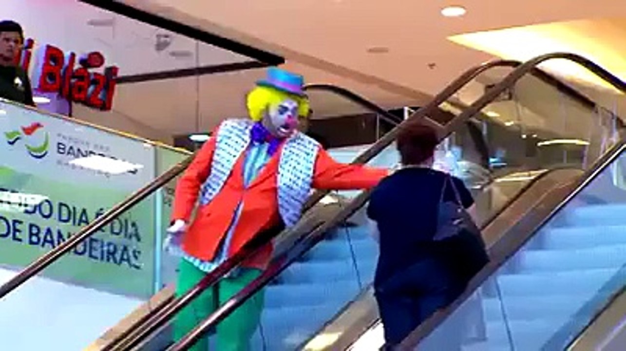 Broma Payaso Pastel en la Cara