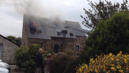 Une maison ravagée par le feu