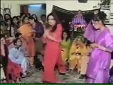 Leaked Video of Saba Qamar Dancing in House When She Was Young