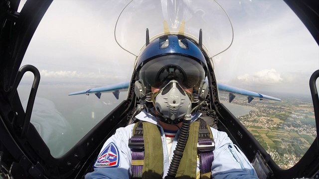 Caméra embarquée avec la Patrouille de France à Saint Nazaire