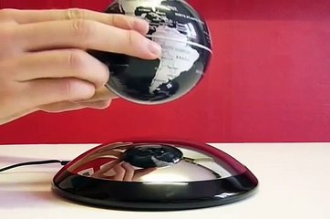 Globe terrestre flottant