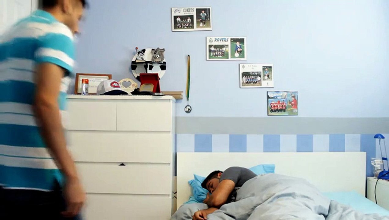 ZaidAliT - Waking up your kids (White parents vs. Brown parents) - Video Dailymotion