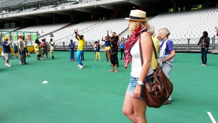 Démo de danse urbaine à la fête des riverains du Stade de France