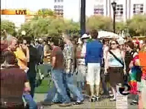 Jennifer Beals - SF pride parade 2006