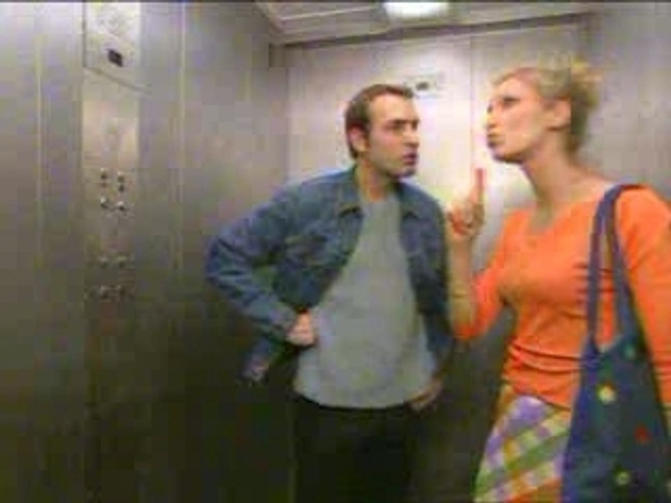 Un Gars, Une Fille - Dans L'ascenseur