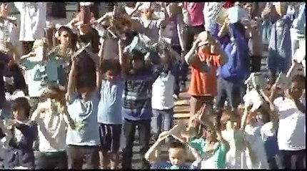 Roosevelt Elementary School - Gotta Keep Reading - Entire School Flash Mob!