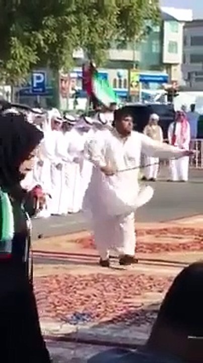 Pakistani Guy rocks Arab Mela