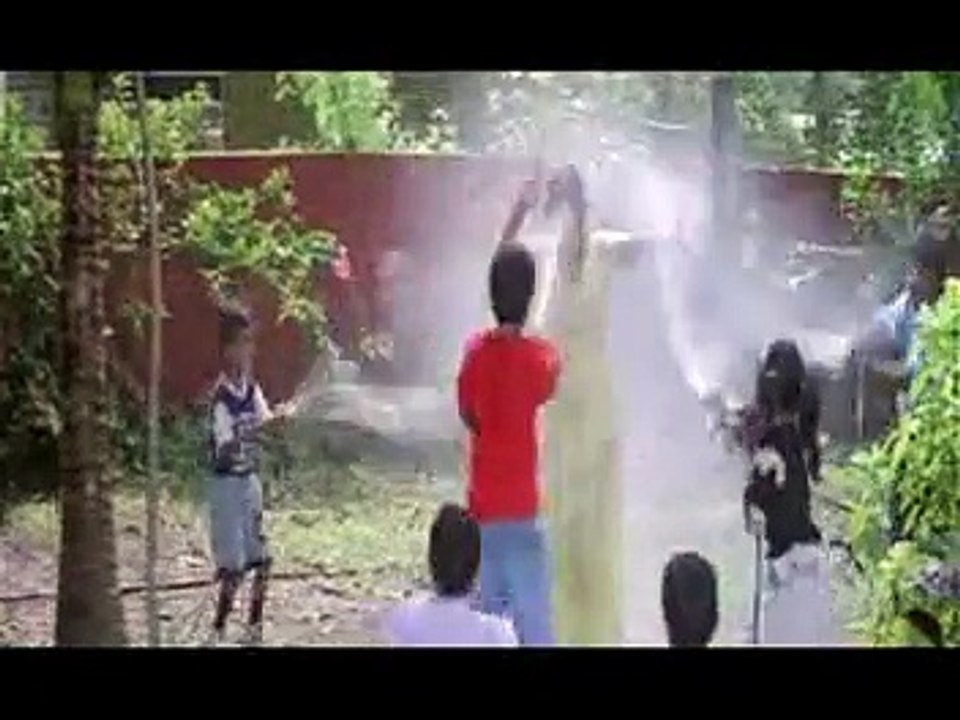 Aanada Kuyilin Paattu song from Kadhalukku Mariyadhai movie