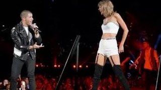 Taylor Swift & Nick Jonas Sing Amazing Duet At Her Concert