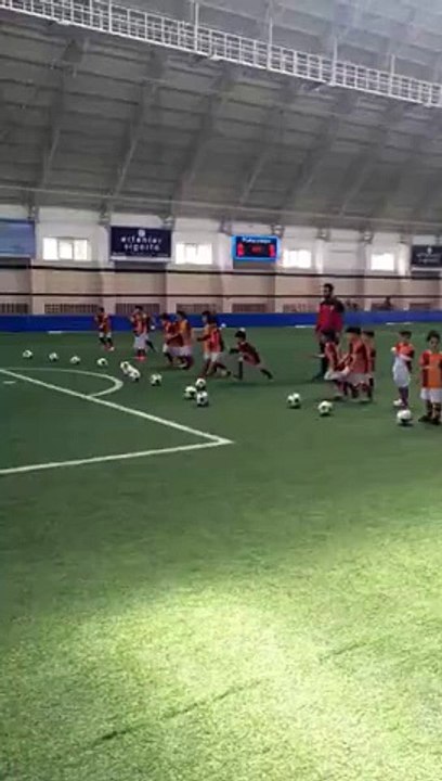 Galatasaray Kayseri Merkez Futbol Okulu Antrenman 2