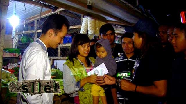 Jelang Idul Fitri, Kang Komar Bagi-bagi THR - Silet 13 Juli 2015