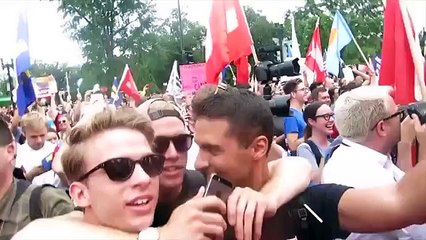 Choc : deux homosexuels se promènent en Russie et vivent un vrai calvaire !