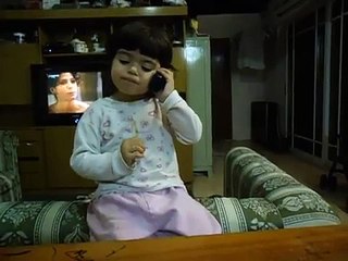 Nena de 2 años habla Mucho